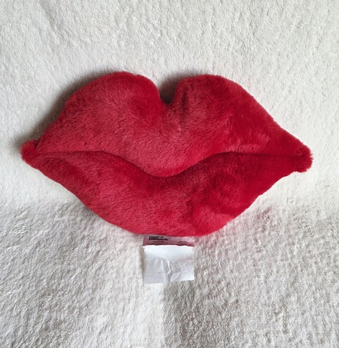NWT Target 2025 Room Essentials Plush Lip Shaped Toss Red pillow, home decor - Bild 2 von 5
