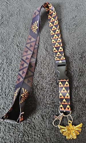 Nintendo The Legend Of Zelda Lanyard ID Badge Hylian Crest Charm Trifuerza Cuelga