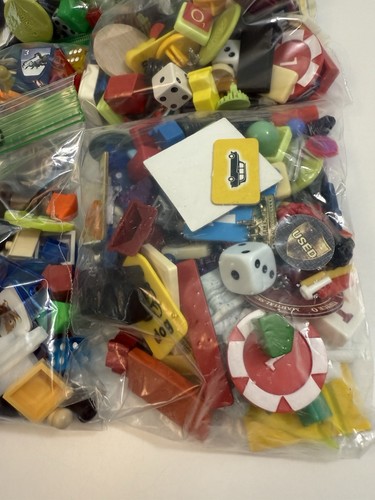 Lotto pezzi gioco da tavolo 100 pezzi NUOVI VARIETÀ bottiglie ISpy artigianato tecnica mista divertimento - Foto 17 di 18