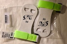 NWT GK ELITE SPORTSWEAR HAND GRIPS WITH STRAPS GK32 LIME SIZE M