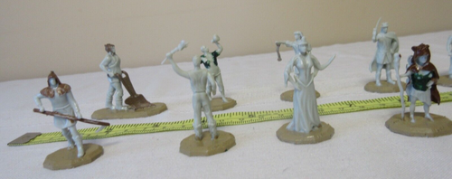 Lote de 16 mini figuras de plástico Monster Townfolk - Imagen 5 de 7