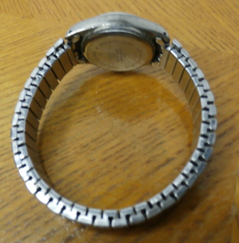 Vintage Lady's Watch - Stainless Steel Stretch Band - Water Resistant - Picture 6 of 7