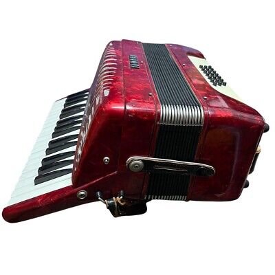 YAMAHA Accordion YA-21 8905 Red 32 Keyboard 21 Bass Tested YAMAHA Accordion YA-21 8905 Red 32 Keyboard 21 Bass Tested