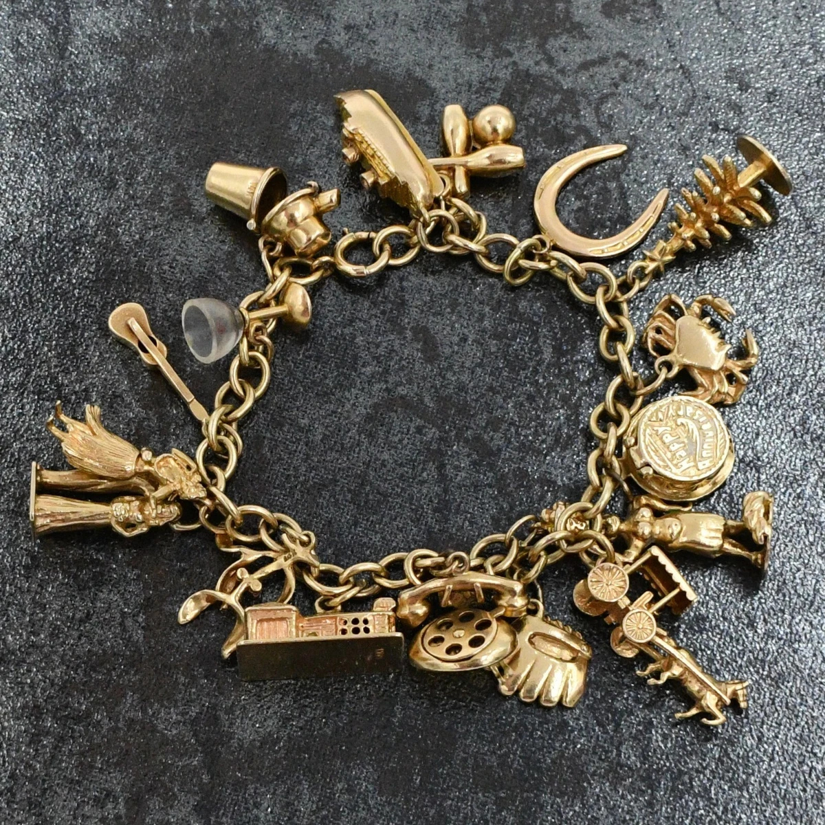 MAGNIFICENT LOUIS VUITTON 18K GOLD CHARM LUGGAGE BRACELET "7  CHARMS" WITH BOX