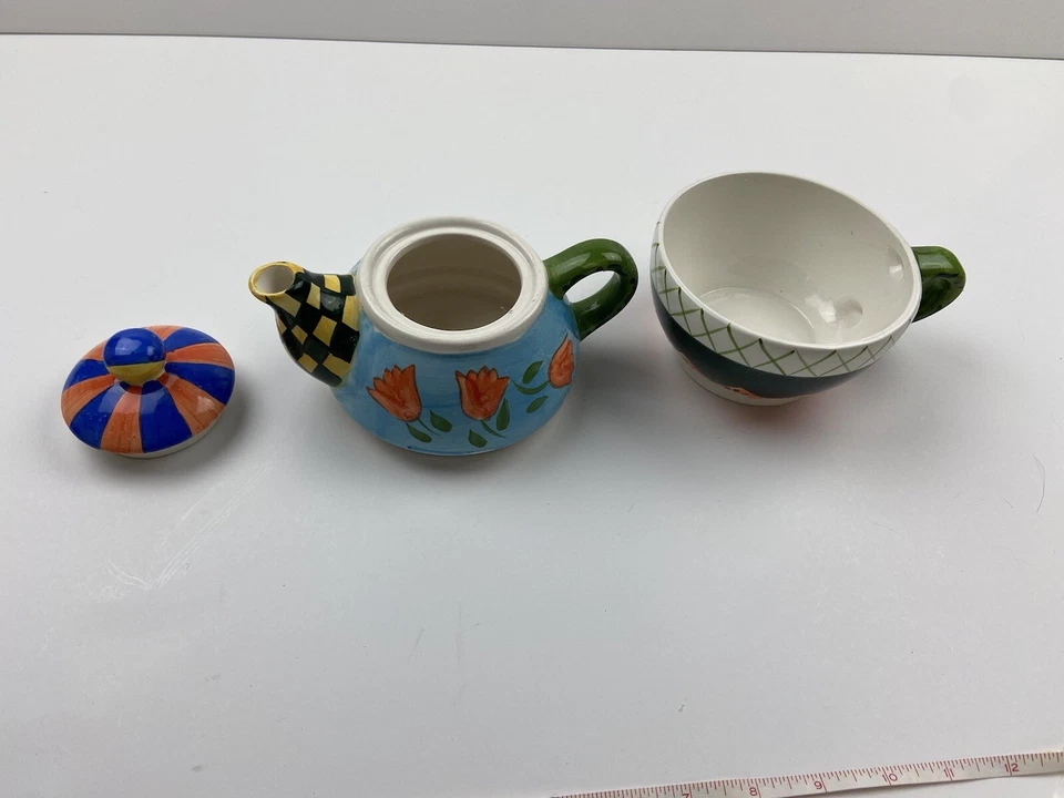Tetera de cerámica caprichosa para un pico a cuadros verde y amarillo y naranja floral Foto 2 de 4