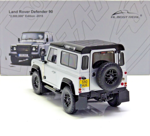 Land Rover Defender 90 2.000.000 piezas. Edición 2015 plata negro 1:18 casi real - Imagen 4 de 9