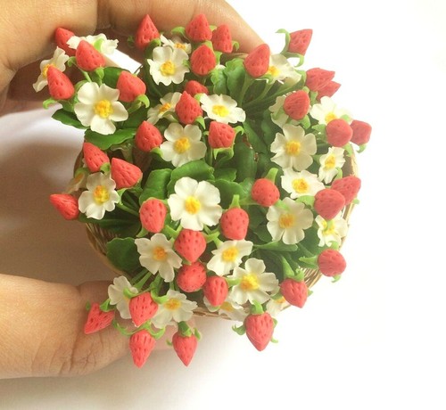 6 Bunches Dollhouse Miniature Clay Strawberry Flowers Artificial Clay Decor DIY - Picture 1 of 6