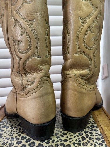 TONY LAMA VINTAGE LIGHT BROWN COWBOY BOOTS, SIZE 8 EE, SUPER NICE AND VERY CLEAN - Picture 10 of 16
