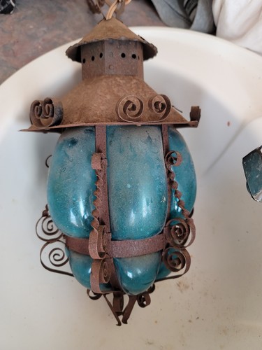 Lámpara araña de vidrio AZUL SOPLADO A MANO DE HIERRO FORJADO ANTIGUA/VINTAGE RARA 14"x 8" - Imagen 3 de 12