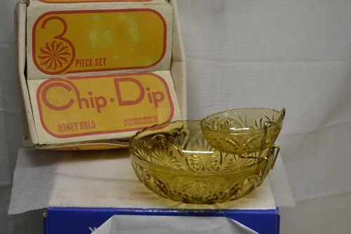 VINTAGE 1970s ANCHOR HOCKING 3 PIECE CHIP-DIP SET NEW IN BOX HONEY GOLD