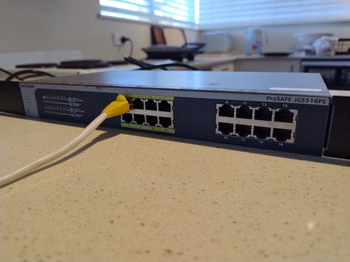 Netgear JGS516PE V1 ProSafe Plus Switch, 16 Gigabit LAN Ports with POE - Picture 4 of 8