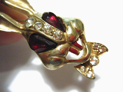 Karu Fifth Avenue 1940-50s Gold Plate Red Crystal Enamel Bunny Brooch - Picture 3 of 5