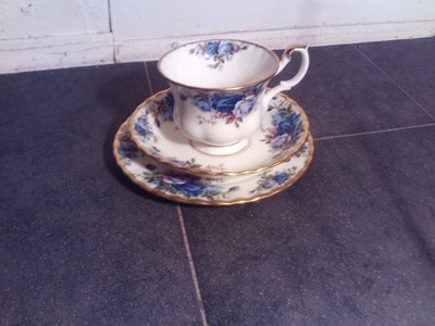 Royal Albert Bone China England ''Moonlight Rose'' Trio Set Top Zustand
