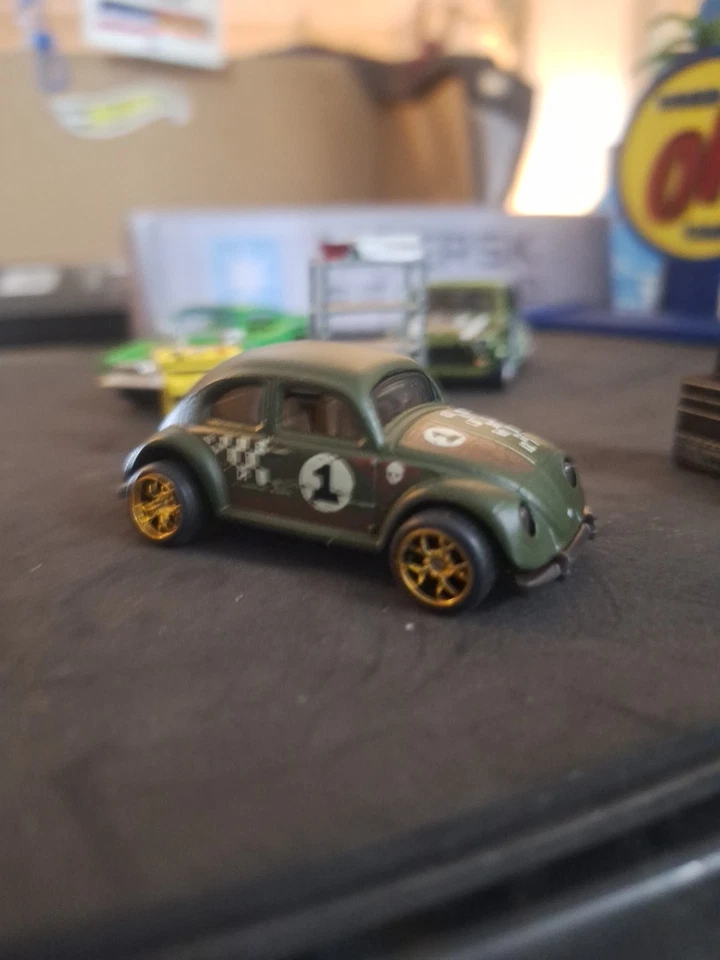 Volkswagen Beetle personalizado Hot Wheels ruedas intercambiadas y sueltas Foto 3 de 4