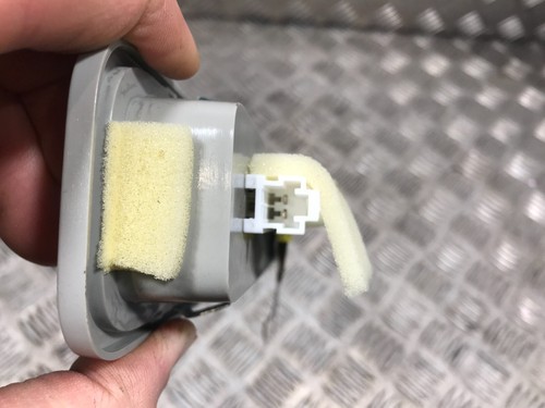 Luz interior trasera LDV Maxus Deliver 9 V90 2020 encendido C00220631 GENUINA - Imagen 5 de 5