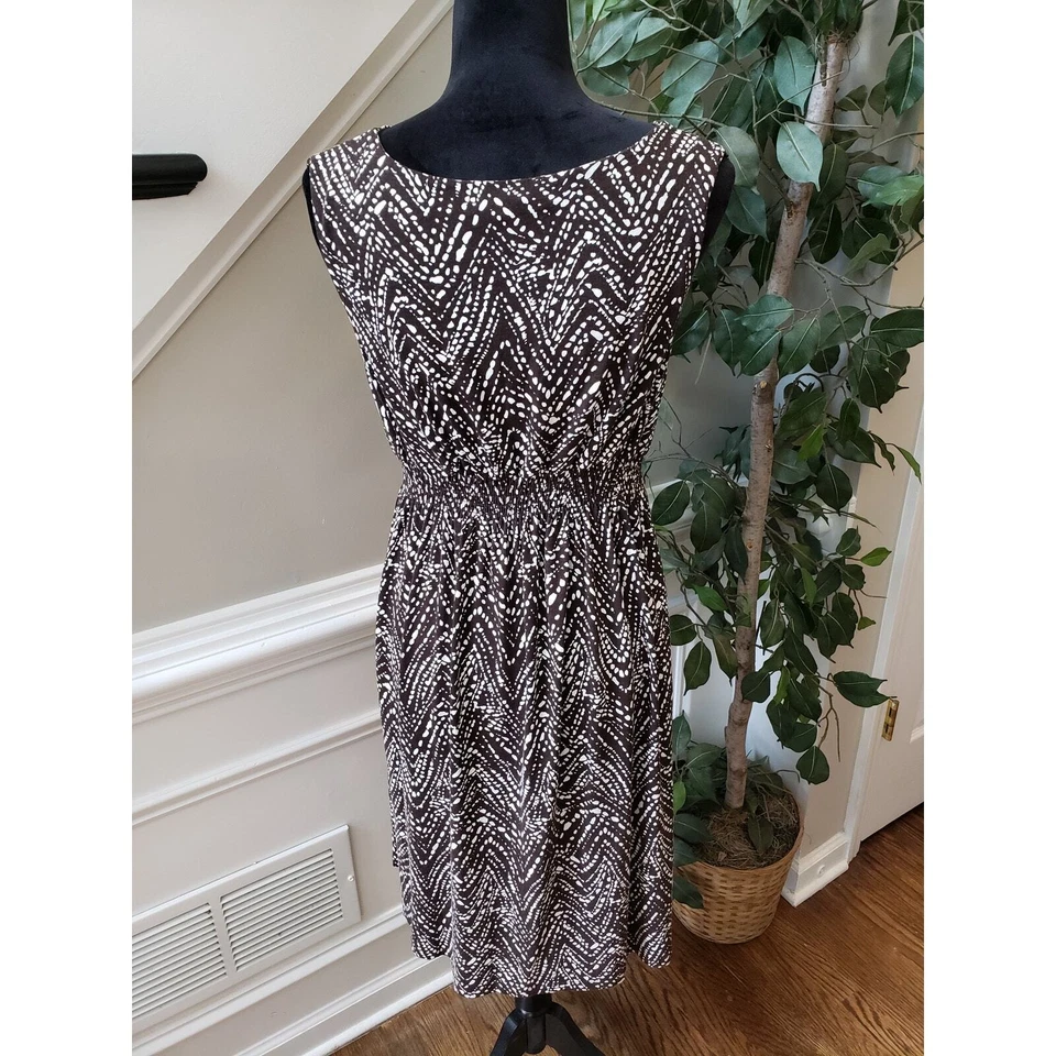 Vestido Vaina Kenneth Cole Para Mujer Mediano Negro Blanco Geo Estampado Calado Plisado Foto 4 de 4