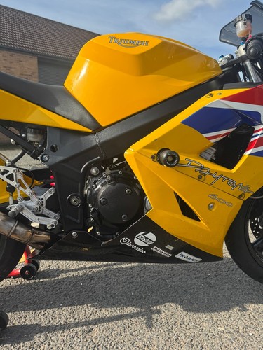 Triumph Daytona 600 - Track Bike Race Bike Low Miles - Picture 10 of 20