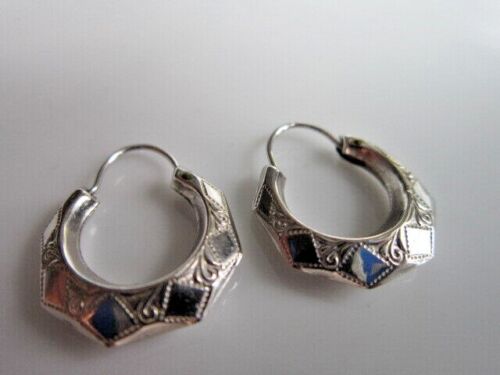 14k White Gold ~ Faceted & Etched Italian Plaque ~ Hoop Earrings = Good Luck! - Bild 8 von 8