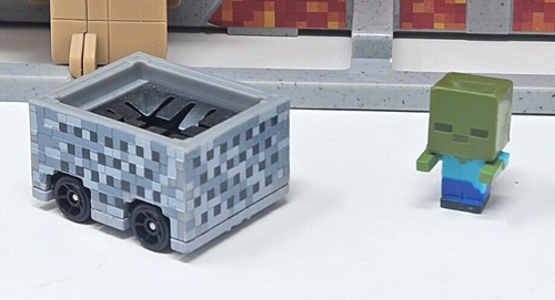 RARO Hot Wheels Minecraft Blocchi Pista Albero di Minaia Abbandonato Playset COMPLETO - Foto 2 di 6