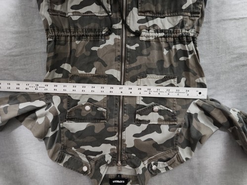 Chaqueta utilitaria de camuflaje con cremallera completa para mujer Express talla XS en buen estado - Imagen 10 de 10