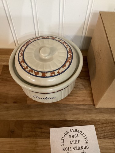 Red Wing Collectors Society Commemorative 1996 Cookie Jar With Lid - Picture 3 of 5