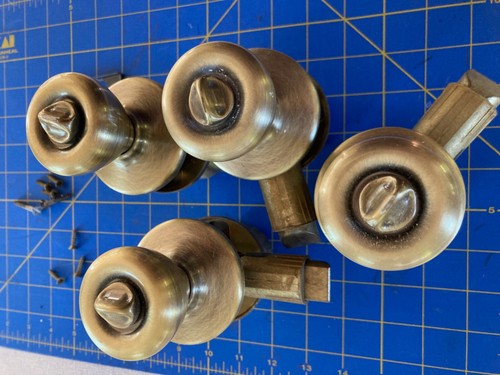 4 Kwik Set Antique Brushed Brass Door Knob Handle Used Salvage Twist Lock - Picture 6 of 9