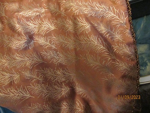 Falda Navidad Satinada Martha Stewart - Marrón "Agujas de Pino" Reversible - Imagen 5 de 8