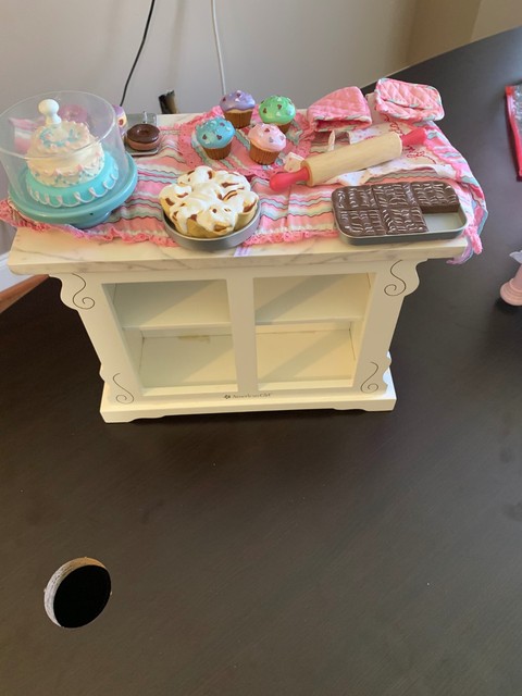 American Girl Doll 2007 Retired Sweet Treats Bakery Case PINK CUPCAKE ONLY Dolls Bears American Girl Doll 2007 Retired Sweet Treats Bakery Case PINK CUPCAKE ONLY Dolls Bears
