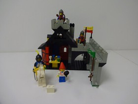 (AH 3) Lego 6067 Guarded Inn Guarded Inn Knights Castle BA 100% COMPLETE