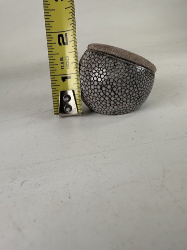 Antiguo soporte de exhibición de anillo en forma de orbe y negro blanco y negro Shagreen - Imagen 10 de 10