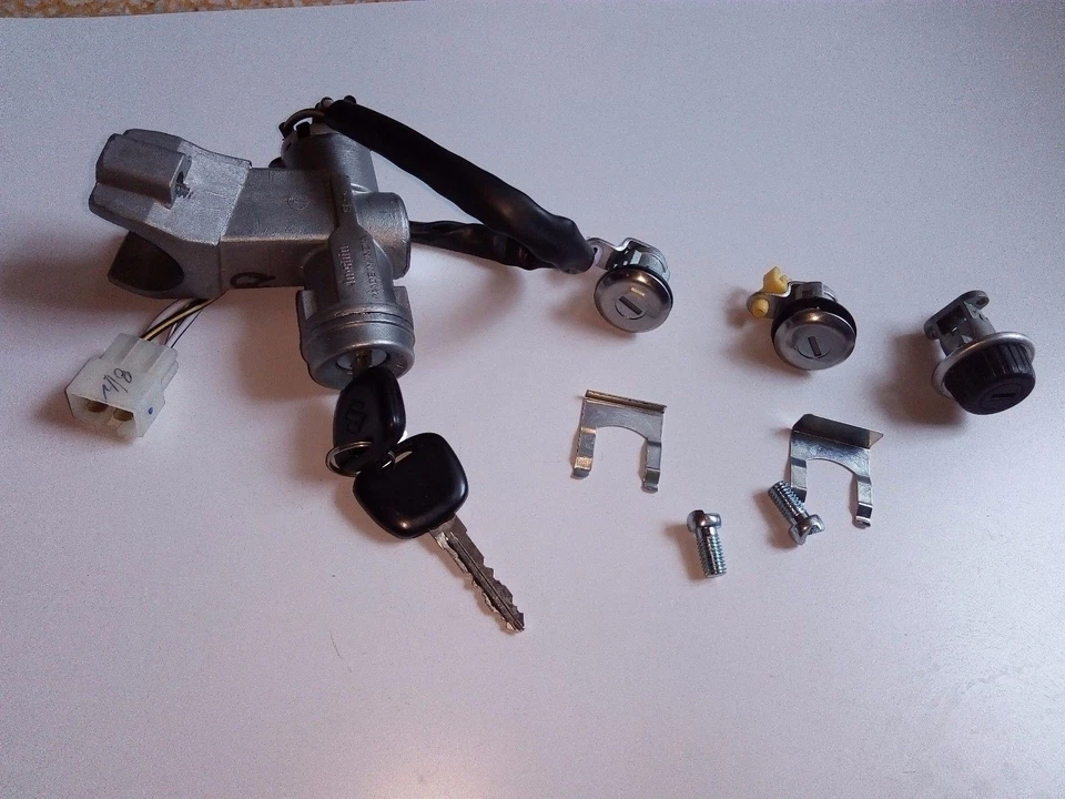 SUZUKI SJ410 SJ413 IGNITION TUMBLER DOOR GLOVE BOX LOCK SET SAMURAI SIERRA - Image 2 of 4