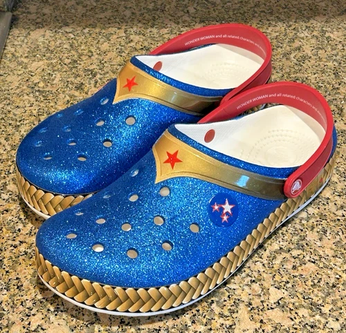 Wonder Woman Crocs Women’s Size 11/ Men’s Size 9 RARE Excellent Condition