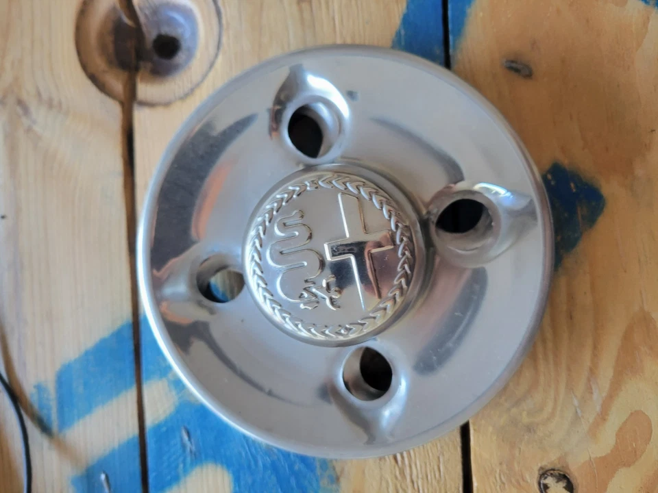 Alfa Romeo Giulia Bertone  4 enjoliveurs de roue inox - Photo 3/3