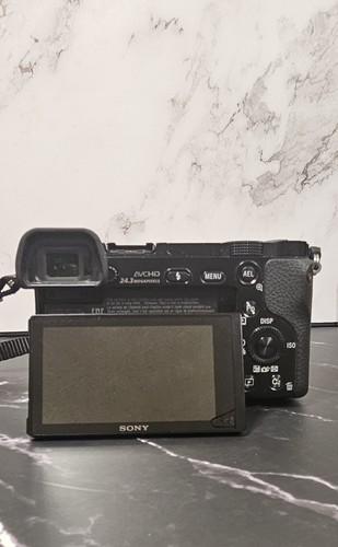 Sony A6000 digitale 24,3-MP-Spiegelreflexkamera – schwarz + Objektiv 55–210 mm - Bild 5 von 24