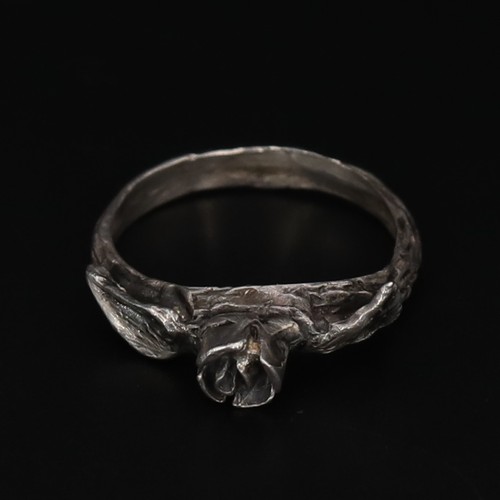 VTG Sterling Silver - HANDMADE Brutalist Flower & Leaf Ring Size 6.5 - 3g - Picture 2 of 5
