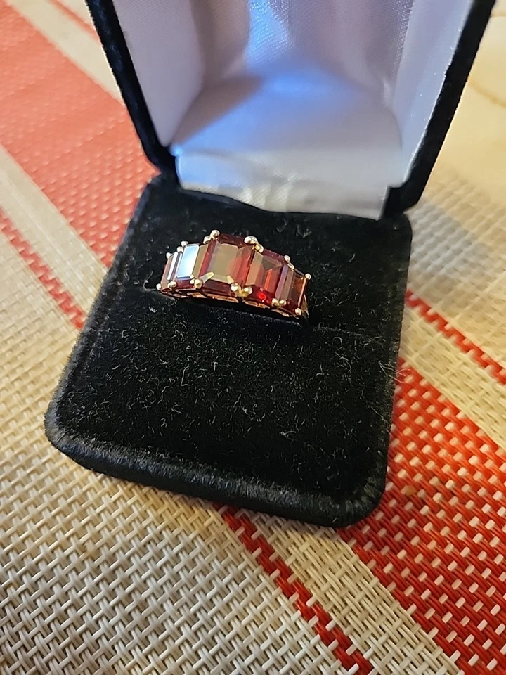 Anillo Granate Graduado Sanuk Oro Amarillo 10k De Colección Talla 7.5 Foto 4 de 4