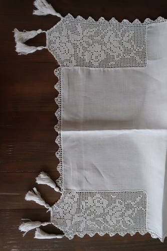 Antique Hand Made Linen Runner w/Ornate Hand Filet Crochet & Tassels - Picture 5 of 5