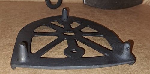 3 Cast Iron Trivets Enterprise - Picture 3 of 5