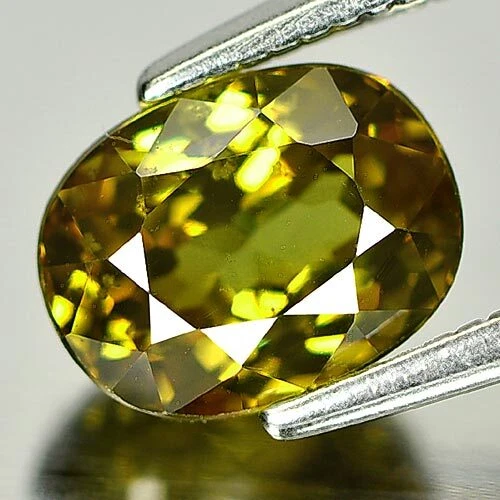 Granate Demantoide Amarillo Verdoso 1,99 Ct. Piedras preciosas naturales de forma ovalada sin calefacción Foto 2 de 4