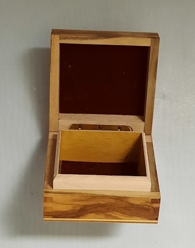 Vintage Gabriella Sorrento Italy Via Tasso Wood Trinket Box Maroon Lining Violin - Picture 4 of 5