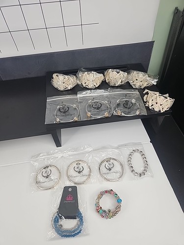 Konvolut 14 Armbänder verschiedene Stile Modelle Farben Neu ohne Etikett Top Zustand 