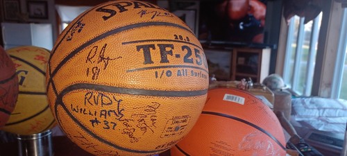 PROVIDENCE FRIARS TEAM SIGNED ..ERNIE DIGREGORIO ERA - Picture 6 of 7