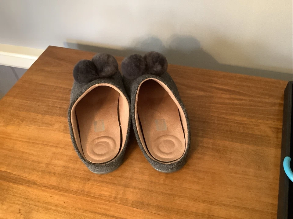 Fit Flop Christie Pom 拖鞋全新尺寸 6 灰色 — 第 2/4 张图片