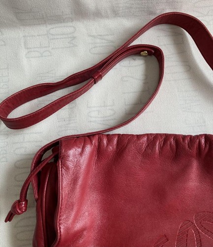 Auténtico Hermoso Artículo Bolso de Hombro Loewe Cuero Rojo Cordón Anagrama - Imagen 7 de 24