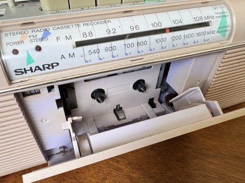 Radio Cassette Vintage Sharp QT-50 Viola Boombox Stranger Things Funziona - Foto 8 di 13