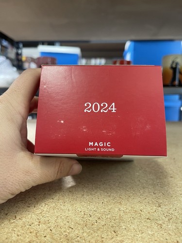 Hallmark The Golden Girls Cheesecake Break adorno de luz y sonido - 2024 - Imagen 6 de 7