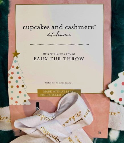 Cupcakes and Cashmere Christmas Throw Blanket Santa Holly Candycane Soft NWT - Picture 5 of 24