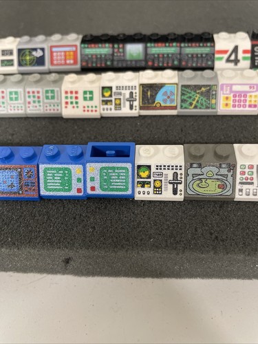 Lego Lote de 30 Ladrillos Inclinados con Patrón Impreso Panel de Control Espacio Computadora - Imagen 7 de 17