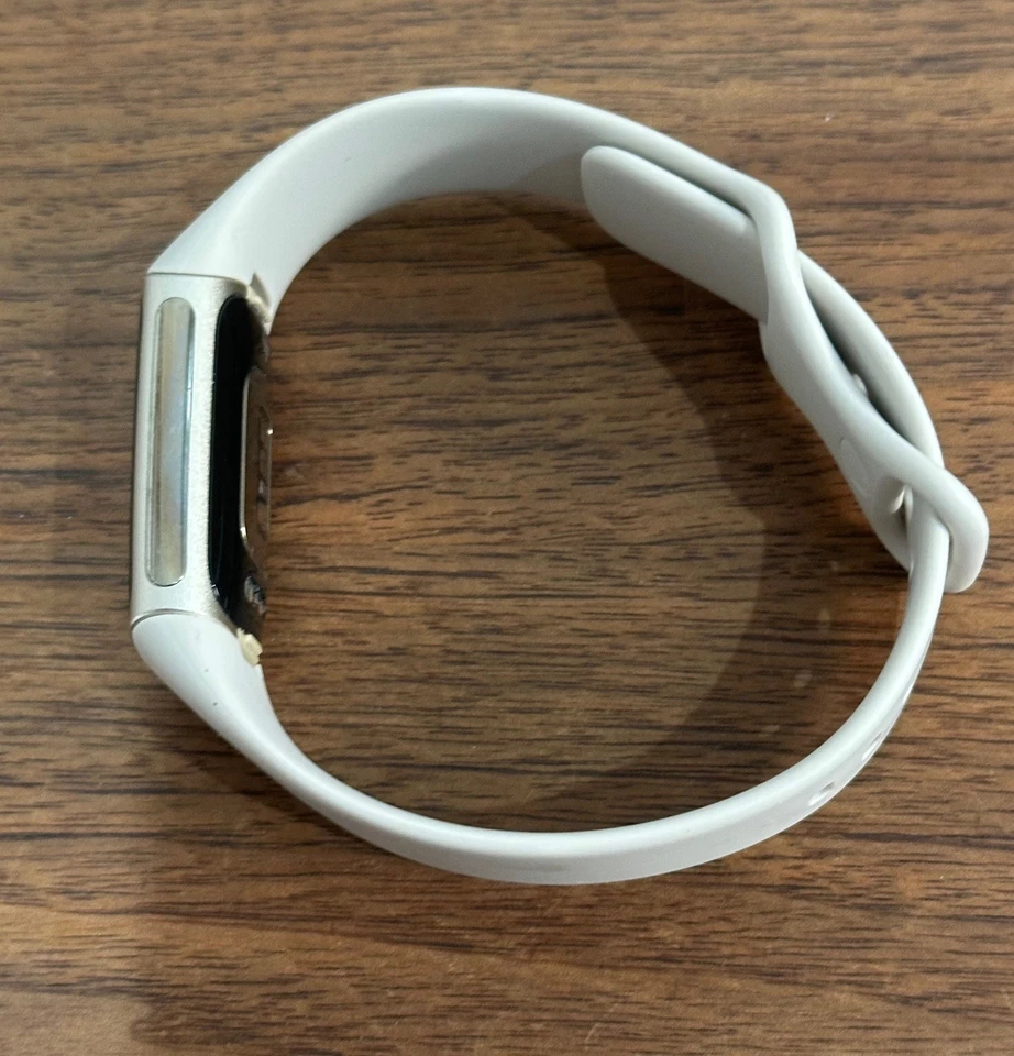 Fitbit Charge 5 Activity Tracker GPS Bluetooth Heart Rate Running Fitness Silver - Image 4 of 4