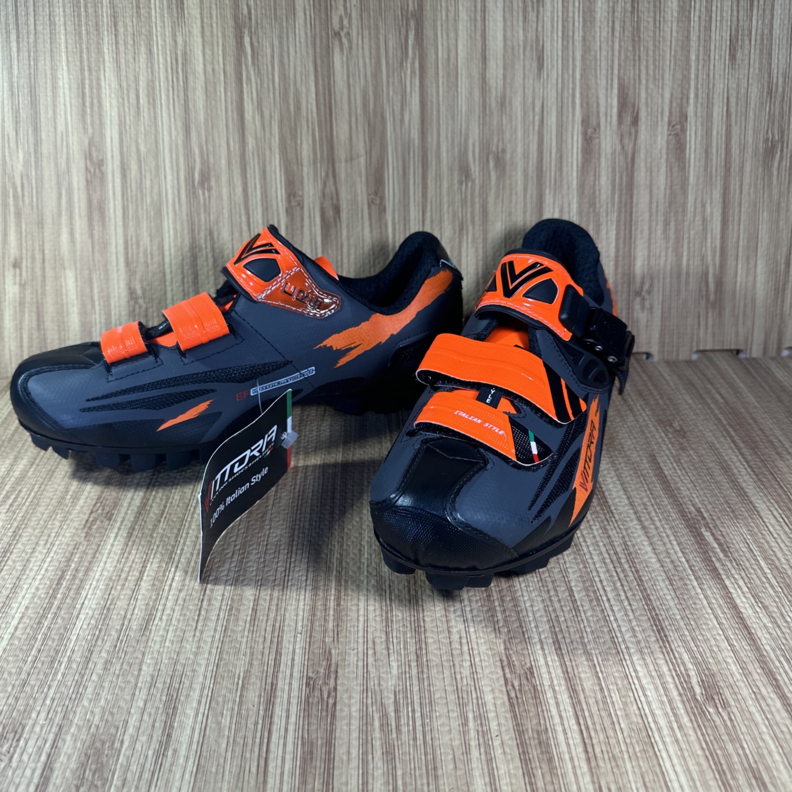 Vittoria Captor CRS Zapatos de Ciclismo EE. UU. Hombres 5 Mujeres 6, EU37 Negro/Naranja Italia